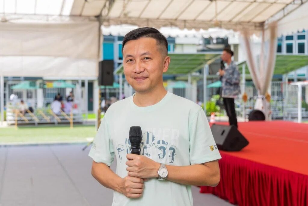 One of the emcees at Assisi Fun Day, See Jingzhong, has volunteered as the event's host for the past 15 years in gratitude for the compassionate, free care Assisi Hospice provided to his mother during her battle with cancer 20 years ago. Photo by Lianhe Zaobao.
